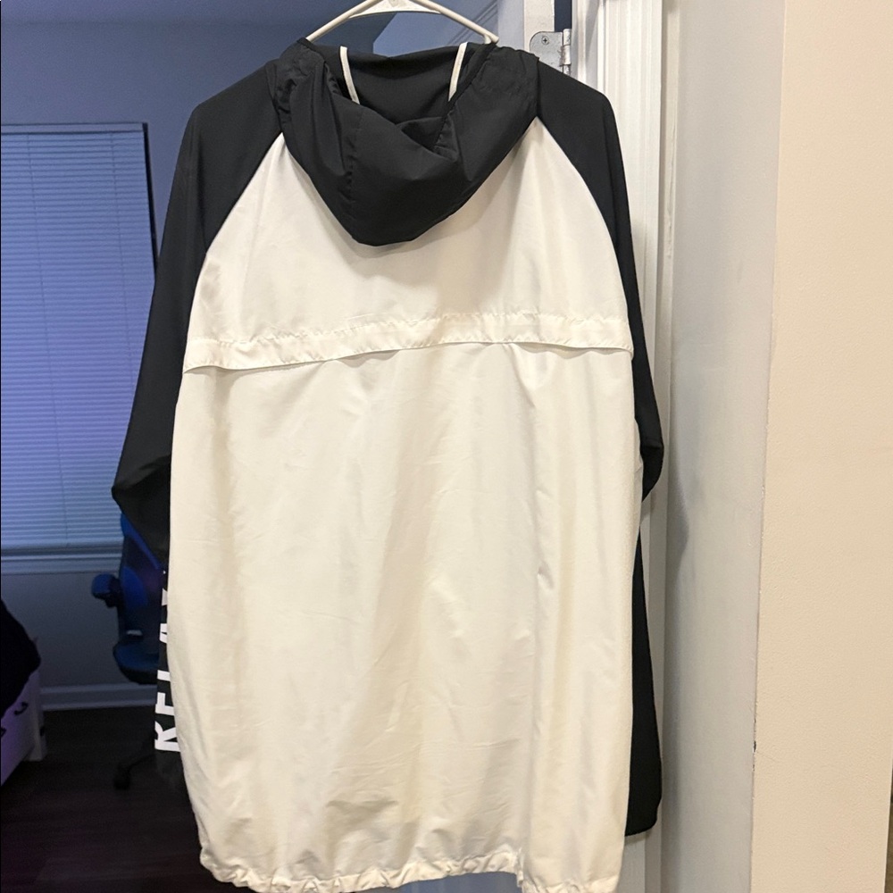 Nike Men’s Black & White Hooded Windbreaker with Sleeve Graphics - Picture 7 of 7